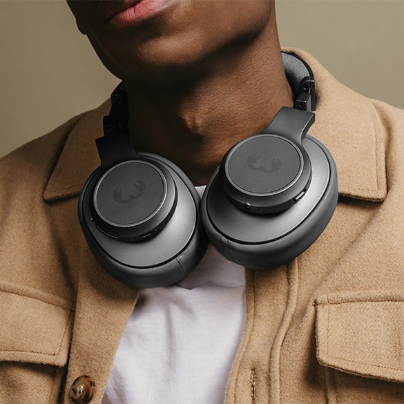 Over-Ear-Kopfhörer - Trennen Sie sich mit Over-Ear-Kopfhörern für eine Weile von der Außenwelt. Diese Kopfhörer umschließen Ihre Ohrmuschel vollständig und unterdrücken Umgebungsgeräusche fast vollständig, so dass Sie Ihre Lieblingsmusik noch mehr genießen können.